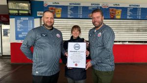 42,37 Meter Fischbrötchen: Weltrekord in Rostock geknackt