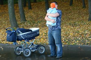 Через 8 месяцев после рождения ребёнка мужчин накрывает депрессия: что делать мамам