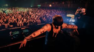 Španska DJ zvezda Indira Paganotto provodi uskršnji vikend u Beogradu i slavi treći ARTCORE rođendan večeras u prepunom Hangaru