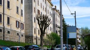 Trieste, tenta di lanciarsi dal balcone. Ragazza salvata dai Carabinieri