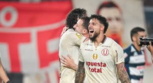 La charla del Puma con la camiseta de Valera: Lo que no se vio del triunfazo de la ‘U’ en el clásico