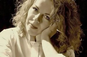 «Η τέχνη είναι μια επιστροφή στην τρυφερότητα», η εικαστικός Μαρία Παπατζέλου αποκαλύπτεται