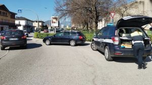 Niente assicurazione e revisioni scadute, picco di sanzioni: «Mancano i soldi»