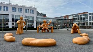Was sind das für lustige Leute? Orange statt Silber für mehr Farbe an der Hochschule