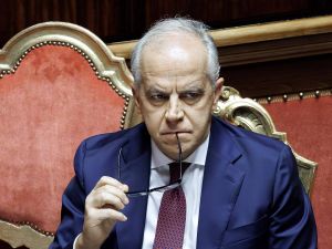 La doppia morale dem sugli incarichi