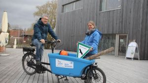 Ein Dackel auf zwei Rädern: Wenn Lastenräder auf Zuruf hinter dem Benutzer herfahren