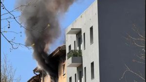 Trieste, esplosione in un condominio di via Baiamonti: due intossicati, 25 famiglie sfollate, morto un cane