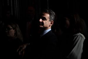 Ο Μητσοτάκης ακούει φωνές