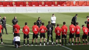 El Sporting, ante un partido que puede marcar el cierre del curso: volver a la pelea por el play-off o entrar en una fase de desgaste