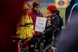 Oι πλούσιοι πρέπει επιτέλους να φορολογηθούν