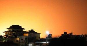 Irán responde al ultimátum de EEUU expandiendo sus ataques en el Golfo: “No le debemos nada a Trump”