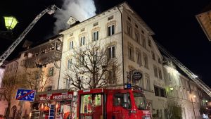 Dachstuhlbrand am Ostermorgen: Feuerwehr rückt um 2 Uhr aus