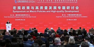 China veta opinião divergente, reduz debate econômico e repete velhas diretrizes