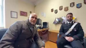 Afferra una ragazza che sta per cadere dal balcone: il racconto del carabiniere eroe