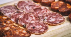 Entre o hábito e o risco: o peso invisível dos embutidos para a saúde