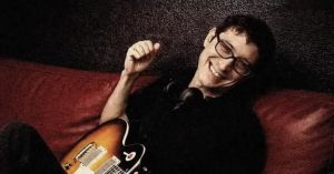 Morre músico que marcou trajetória com Marina Lima e Capital Inicial