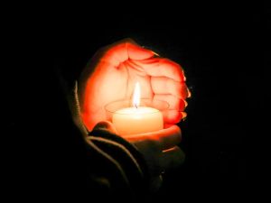 Wie wir trotz der finsteren Weltlage die Hoffnung bewahren