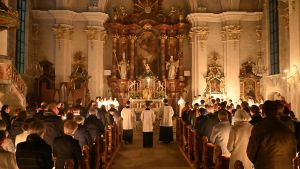 Die Osterkerze bringt Licht in die Dunkelheit: So feiern Christen in Waldshut-Tiengen Ostern