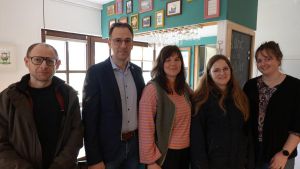 Auch Nieselregen und Schmuddelwetter können den Wäldern die Freude am Ostermarkt nicht nehmen