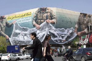 Négar Djavadi, romancière : « Ceux qui sont encore en Iran vivent dans un état de tension extrême, entre peur, attente et espoir »