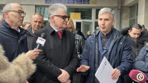 Zašto u opozicionom prikupljanju potpisa za vanredne izbore u Nišu ne učestvuju sve stranke, zborovi se ograđuju, a studenti ćute?