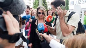 La clave de la asistente de Begoña Gómez: Manos Limpias busca desimputarla para que tenga que decir verdad sobre su actividad en Moncloa
