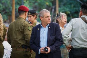 Ex-captives slam choice of hostage point man Gal Hirsch to light Independence Day torch