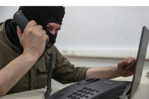 Ученикам звонят мошенники под предлогом «срочного обновления школьных сервисов»