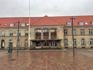 Mand faldt om med hjertestop - forbipasserende fik vakt ham til live