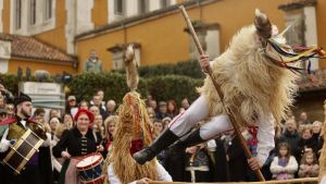 Los Sidros de Valdesoto abrirán este año el desfile de Güevos Pintos en Pola de Siero, que culminará con la danza prima en el entorno de la plaza del Ayuntamiento