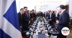 Ασυμβίβαστο: μία τρύπα στο νερό