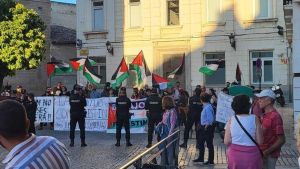 VOX condena una manifestación en la procesión del Santo Entierro y culpa al PSOE y al PP