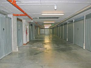 Ferrara, parcheggio “abbandonato”: il condominio vince il ricorso