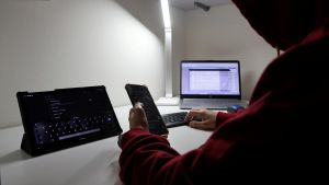 Ragazzi con i coltelli, la ricercatrice del Cnr: “Le armi e quelle risposte che non ti aspetti dai 15-19enni” /