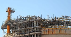 Israel bombardea el mayor yacimiento de gas del mundo, se expande en Líbano y amenaza a Irán con 1.000 misiles más