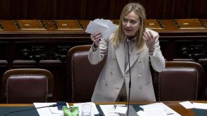 Governo alla prova dell’Aula, oggi Crosetto e giovedì Meloni. I nodi: guerra e futuro dell’esecutivo