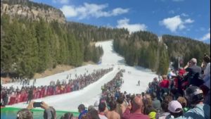 Salti, acrobazie e divertimento: festa ad Alleghe per lo Splash Party