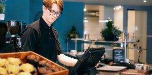 Gen Z : Non, la quête de sens n’est pas la priorité pour les jeunes peu qualifiés. Oui, l’argent reste un facteur important