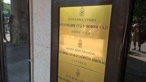 Protest ispred Prekršajnog suda u Novom Sadu, podrška studentima i građanima zbog prekršajnih prijava