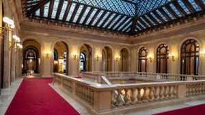 Los servicios jurídicos del Parlament piden sancionar a los diputados que oculten sus reuniones con lobis