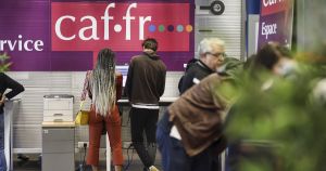 Vincent Dubois : « Le projet de loi sur la fraude sociale fait un pas de plus vers la surveillance et la sanction des pauvres »