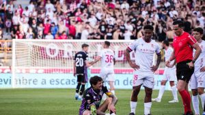 Don Tancredo vestido de blanquivioleta