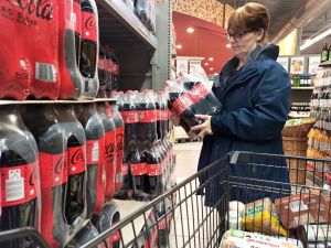 Kiste Cola bald fast vier Euro teurer? Experten fordern neue Abgabe