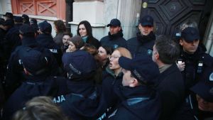 Izvršiti ili odbiti naređenje pretpostavljenog