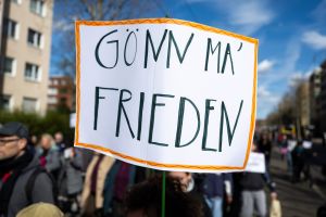 Wenig Besucher bei Ostermärschen: Der Mini-Trump in uns allen