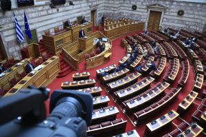 Πολιτικά ανιστόρητη και θεσμικά επιπόλαιη αντίδραση
