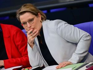 Bundesjustizministerin stößt Debatte über Entkriminalisierung von Schwarzfahren an