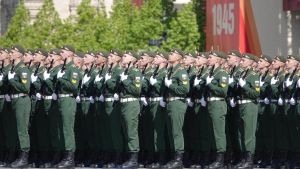 La Russia ora mobilita gli ubriachi. “Firmi qui e chiudiamo il verbale”. Ma lo sventurato si ritrova al fronte