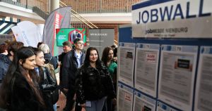 Jobmesse in Nienburg: Das Potenzial der Zugezogenen und Geflüchteten nutzen