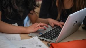 Friskoleelever tjänar mindre i arbetslivet